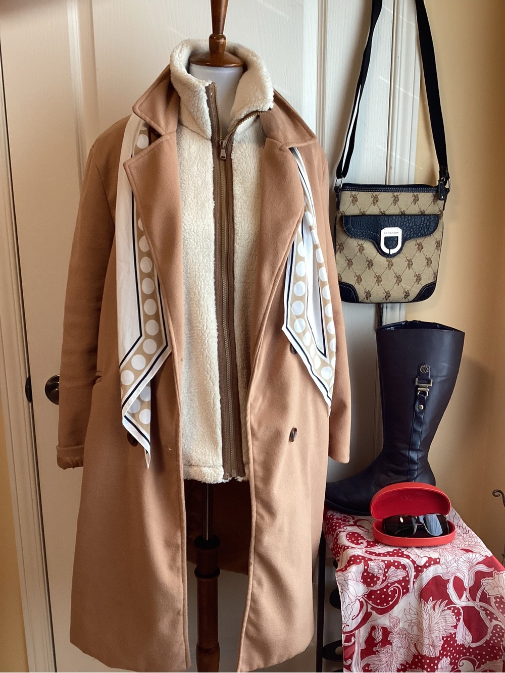 NWT Chaps Cream Sherpa Fleece Vest with Brown Trim Zipper - Picture 2 of 11